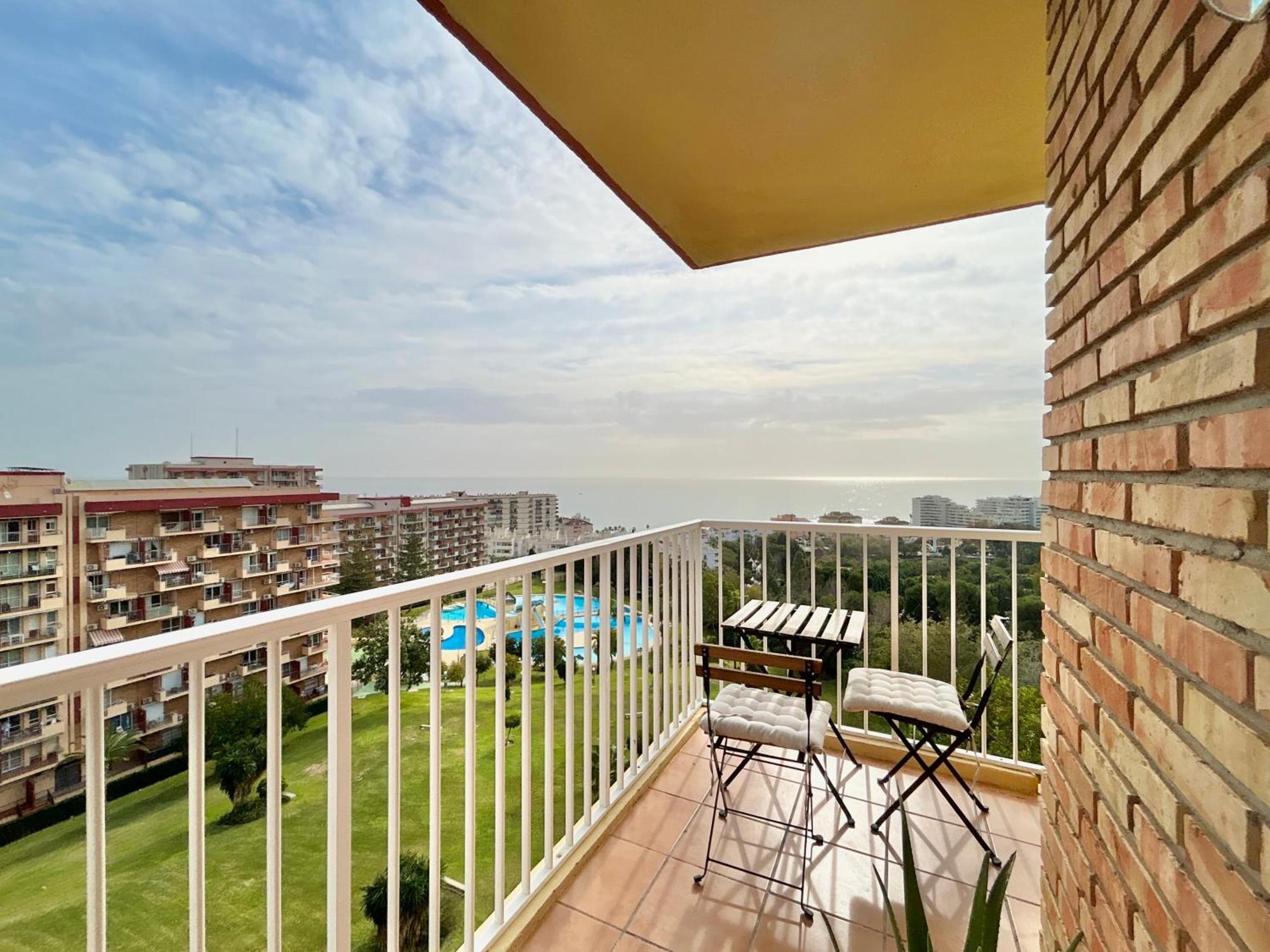 Acogedor Apartamento En Benalmadena Vistas Bagian luar foto